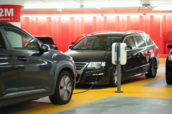 What Are the Benefits of Using Solar-Powered Charging Stations for Electric Vehicles?