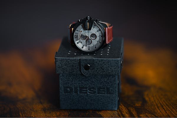 Discover what's inside the mystery box one plus today!